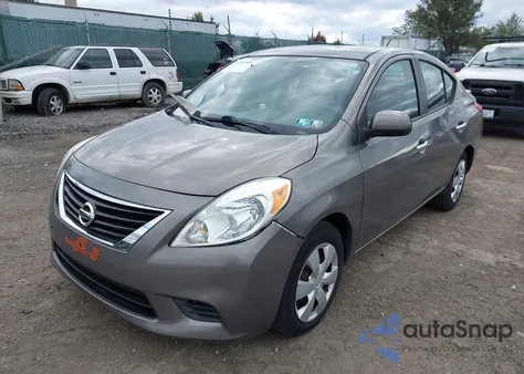 2013 Nissan Versa 1.6 Sv z USA, uszkodzony, nr VIN 3N1CN7AP9DL874460
